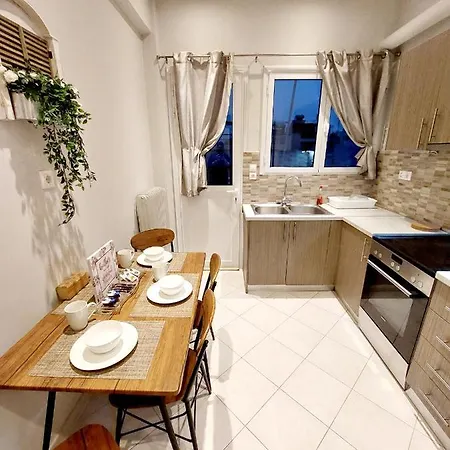 Sweet & Cozy 3' From Ilioupolis' Metro! Apartment *
