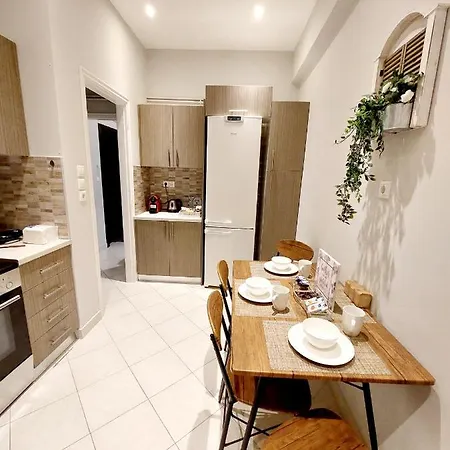 Sweet & Cozy 3' From Ilioupolis' Metro! Apartment