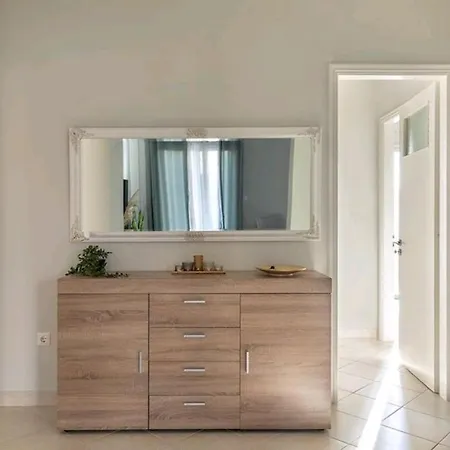 Sweet & Cozy 3' From Ilioupolis' Metro! Apartment *